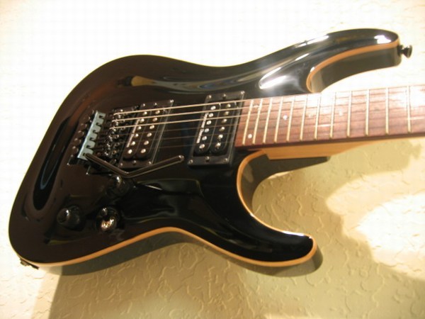 ESP-MH-Deluxe-Black-Guitar.jpg (600x450 -- 51245 bytes)