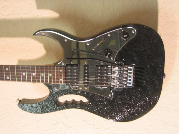 Ibanez-Steve-Vai-Jem-7DBK-Guitar.jpg (600x450 -- 64438 bytes)