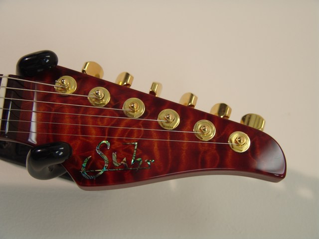 Suhr-Carve-Arch-Top-Standard-NAMM-2006-3.jpg (640x480 -- 0 bytes)