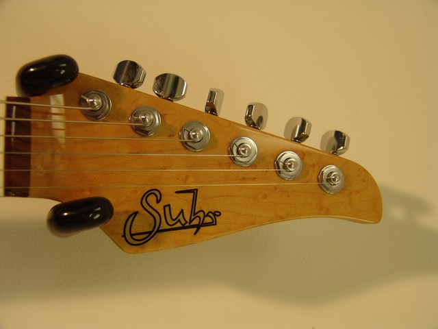 Suhr-Carve-Top-Metallic-Grey-P90-5.jpg (640x480 -- 0 bytes)