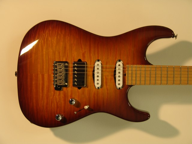 Suhr-Standard-Chambered-Amber-Quilt-2004-3.jpg (640x480 -- 0 bytes)